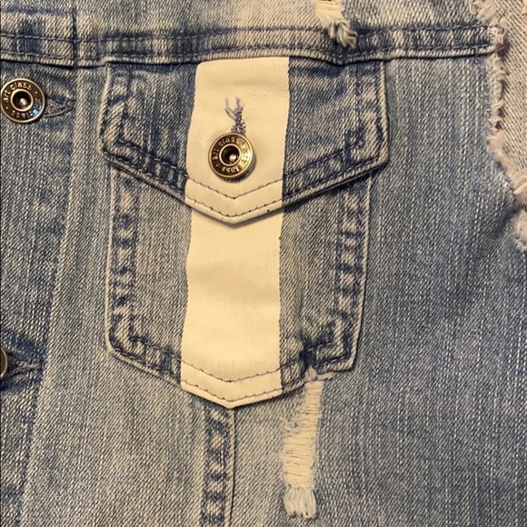 Art Class Distressed Denim Jean Jacket - Picture 6 of 7